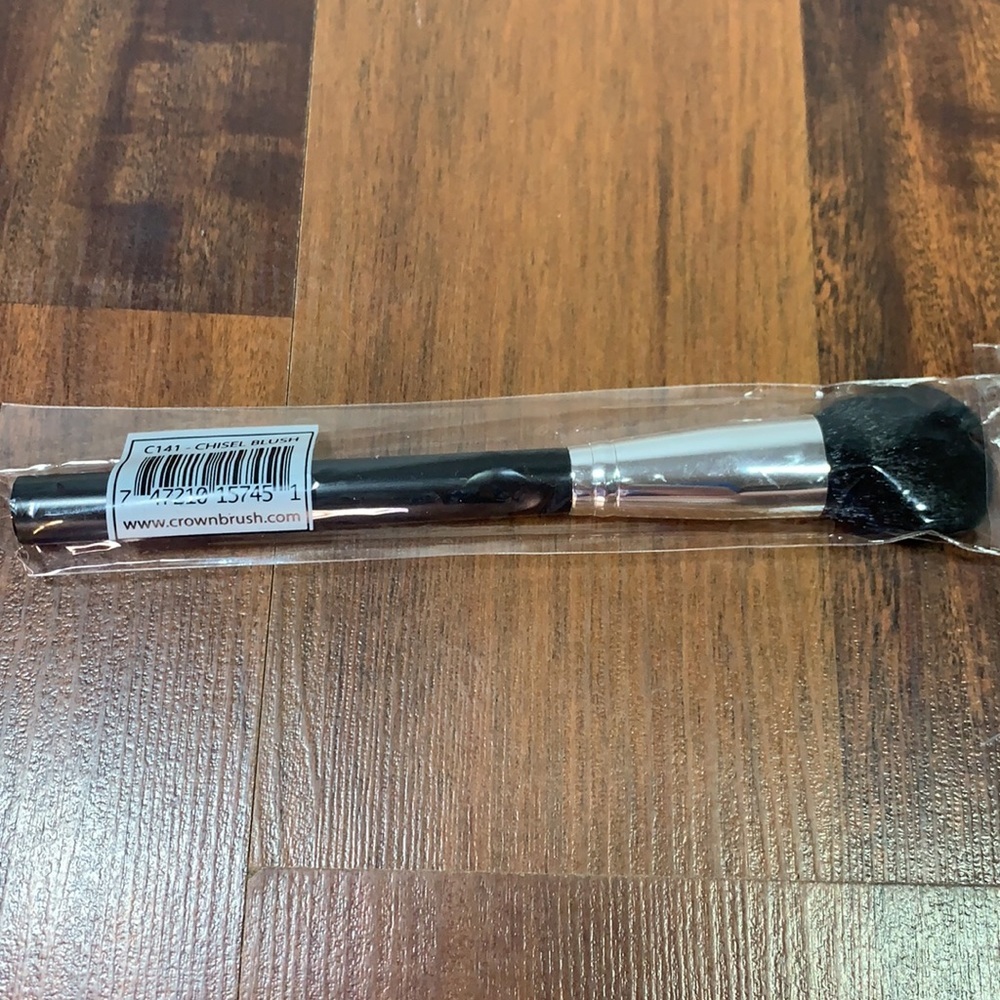 Crown Brush C141 Small Chisel Brush NWT Pro Makeup Highlighter Blush - Picture 4 of 7